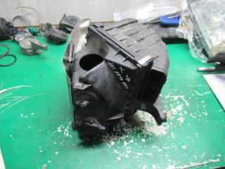 корпус воздушного фильтра Audi A4 B5 1998, 1.8 л., АКПП, универсал