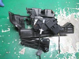 замок двери задней правой Ford Focus 1 поколение [рестайлинг] 2005, 1.6 л., МКПП, универсал, 4M5AA26412BB