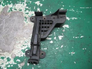 крепление бампера Audi A6 4A/C4 1995, 2.0 л., МКПП, седан, 4A0807484A