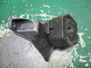 кронштейн КПП Audi A6 4A/C4 1995, 2.5 л., АКПП, универсал, 4A0399114D