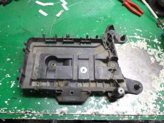полка аккумулятора Volkswagen Caddy 3 поколение 2008, 1.9 л., фургон, 1K0915333B