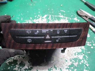 кнопка аварийной сигнализации Mercedes-Benz E-Класс W211/S211 2004, 2.7 л., МКПП, универсал