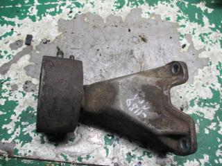 подушка крепления КПП Audi A4 B5 1997, 1.9 л., МКПП, универсал, 8D0399113AB