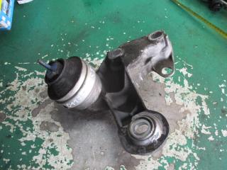 кронштейн двигателя Audi A6 4B/C5 2000, 2.8 л., АКПП, универсал