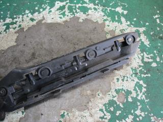 крепление бампера Volkswagen Caddy 2 поколение 2004, 2.0 л., МКПП, фургон, 1T0807050