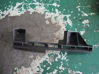 крепление бампера Volkswagen Caddy 3 поколение 2008, 1.9 л., фургон, 1T0807889E