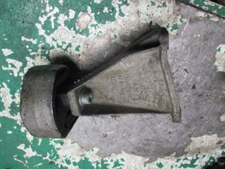 кронштейн КПП Audi A4 B5 1995, 1.9 л., МКПП, седан, 8D0399113L