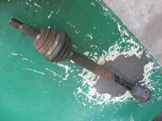 полуось передняя правая (приводной вал, ШРУС) Volkswagen Polo 3 поколение 2001, 1.0 л., МКПП, хетчбэк 5 дв.