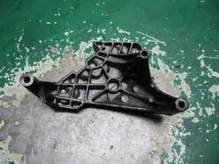 кронштейн двигателя Volkswagen Caddy 2 поколение 2004, 2.0 л., МКПП, фургон, 03G199207F