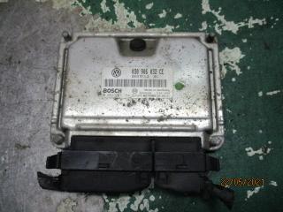 блок управления двигателем Volkswagen Polo 3 поколение 2001, 1.0 л., 030906032CE, 0261207184