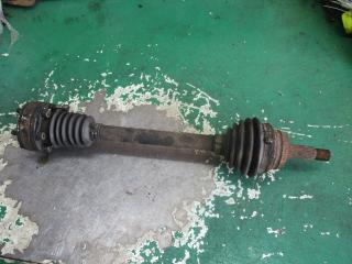 полуось передняя левая (приводной вал, ШРУС) Volkswagen Polo 3 поколение 2000, 1.4 л.