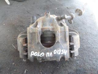 суппорт передний левый Volkswagen Polo 2 поколение [рестайлинг] 1993, 1.0 л., МКПП, хетчбэк 5 дв.