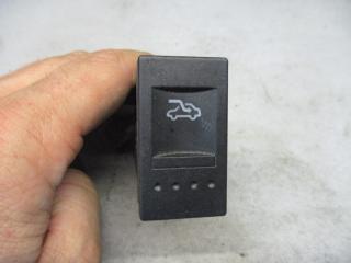 кнопка открывания люка Volkswagen Polo 3 поколение 2001, 1.0 л., МКПП, хетчбэк 5 дв., 6N0959727