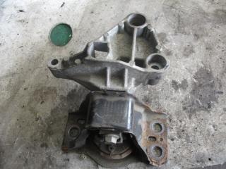 подушка крепления двигателя Dacia Logan 1 поколение 2008, 1.5 л., МКПП, универсал, 8200592642