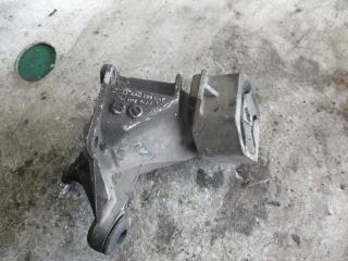 кронштейн КПП Audi A6 4A/C4 1995, 2.5 л., 4A0399114F