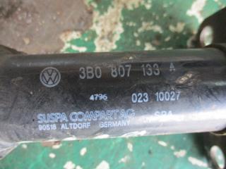 крепление бампера Volkswagen Passat B5 1998, 1.6 л., МКПП, универсал, 3B0807133A