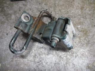 петля двери Audi A6 4B/C5 1998, 2.4 л., АКПП, седан, 4B0831412A