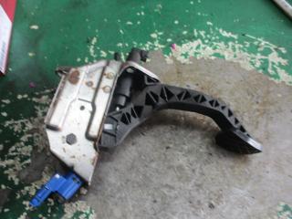 педаль сцепления Volkswagen Fox 2 поколение 2005, 1.2 л., МКПП, хетчбэк 5 дв., 6Q1721321C