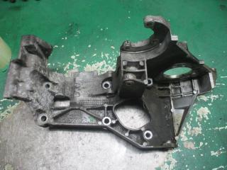 кронштейн (крепление) Volkswagen Golf 3 поколение 1999, 038903143M