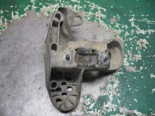 кронштейн (крепление) Audi A6 4B/C5 1998, 4B0199351B