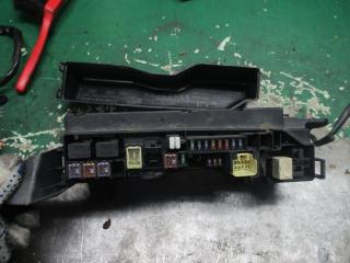 блок предохранителей Toyota Corolla Verso 1 поколение 2003, 2.0 л., МКПП, хетчбэк 5 дв.
