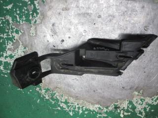 крепление бампера Volkswagen Golf 4 поколение 2004, 1.6 л., МКПП, хетчбэк 5 дв., 1K6807394E