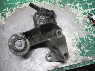 кронштейн двигателя Audi A6 4B/C5 1998, 2.5 л., 4B0199352B