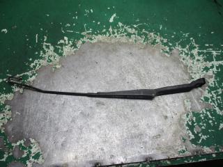 щеткодержатель (поводок стеклоочистителя, дворник) Volkswagen Polo 3 поколение 2001, 1.0 л., МКПП, хетчбэк 5 дв., 6N1955410