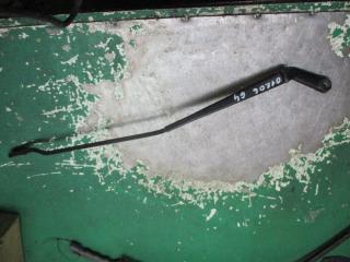 щеткодержатель (поводок стеклоочистителя, дворник) Volkswagen Golf 3 поколение 1999, 2.0 л., МКПП, универсал, 1J1955410A