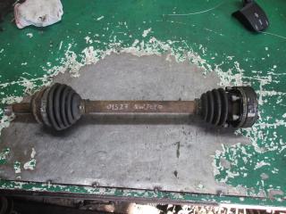полуось передняя левая (приводной вал, ШРУС) Volkswagen Polo 3 поколение 1998, 1.6 л., МКПП, универсал