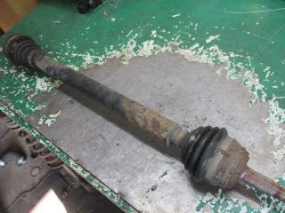 полуось передняя правая (приводной вал, ШРУС) Volkswagen Golf 3 поколение 1996, 1.4 л., МКПП, хетчбэк 5 дв.