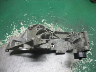 кронштейн генератора Volkswagen Golf 3 поколение 1999, 038903143H