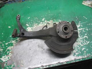 ступица передняя левая Volkswagen Passat B5 1998, 8D0407257AE