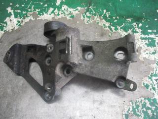 кронштейн генератора Renault Scenic 2 поколение 2004, 1.5 л., 8200048486