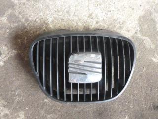 решетка радиатора SEAT Ibiza 2 поколение [рестайлинг] 2002, 6L0853654