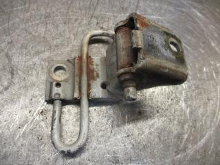 петля двери Volkswagen Passat B5 1998, 4B0831412B