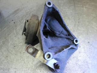 кронштейн КПП Audi A4 B5 1997, 1.8 л., МКПП, седан, 8D0399114S