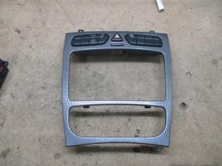 рамка под магнитолу Mercedes-Benz C-Класс W203/S203/CL203 2002, 2.2 л., МКПП, универсал, A2038218258