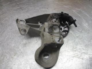 кронштейн двигателя Audi A4 B6 2003, 2.0 л., АКПП, седан, 8E0199352
