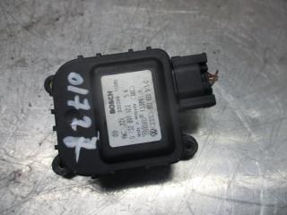 моторчик заслонки печки Audi A4 B5 [рестайлинг] 2000, 1.6 л., МКПП, универсал, 8D2820511C