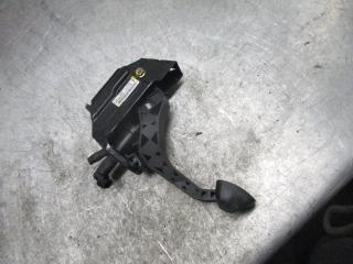 педаль сцепления Volkswagen Polo 4 поколение 2004, 1.2 л., МКПП, хетчбэк 5 дв., 6Q1721059R