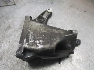 кронштейн полуоси Volkswagen Sharan 1 поколение 1999, 7M0199207V