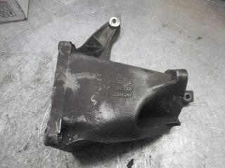 кронштейн полуоси Volkswagen Sharan 1 поколение 1999, 7M0199207V