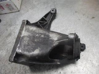 кронштейн полуоси Volkswagen Sharan 1 поколение 1999, 7M0199207V