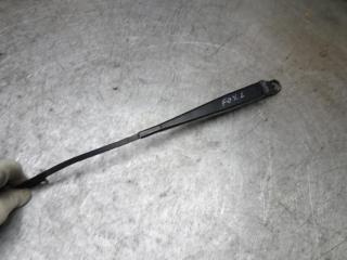 щеткодержатель (поводок стеклоочистителя, дворник) Volkswagen Fox 2 поколение 2006, 5Z0955409A