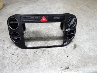 рамка под магнитолу Volkswagen Golf Plus 1 поколение 2007, 1.9 л., МКПП, хетчбэк 5 дв., 5M0858071K