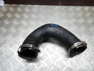 патрубок интеркулера Volkswagen Touareg 1 поколение 2005, 3.0 л., МКПП, внедорожник 5 дв., 7L6145972E