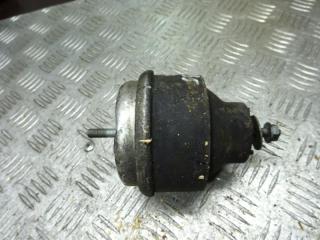 подушка крепления двигателя Audi A4 B5 1998, 1.6 л., МКПП, универсал, 8D0199379S