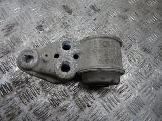cайлентблок Volkswagen Passat B5 1998, 4B0501521E