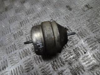 подушка крепления двигателя Volkswagen Passat B5 1998, 1.6 л., МКПП, универсал, 8D0199379J